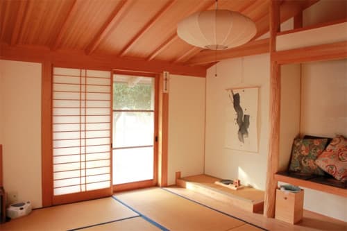 川辺のコテージ