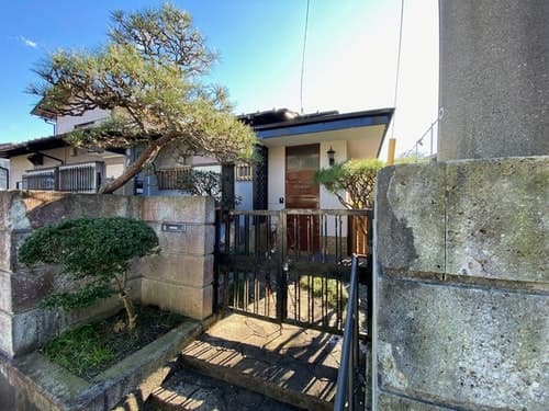 最大１２名一棟貸切１２１ｍ２／高速ＷｉＦｉ／芝生ドッグラン・大型犬ＯＫ・ピザ窯ＢＢＱ有／民泊