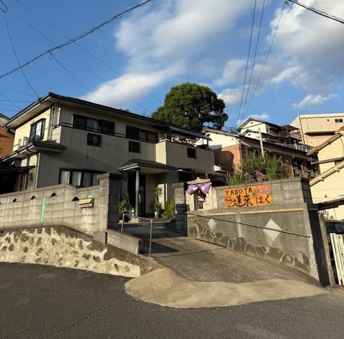 ２タイプ客室の家族向け宿｜２室で最大１４名・ペット可客室あり　＾