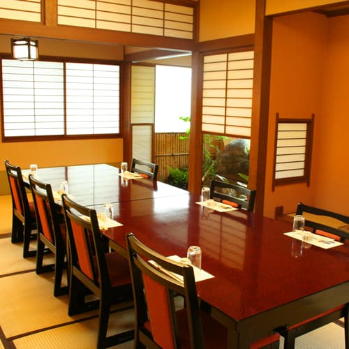 割烹旅館　晴山荘