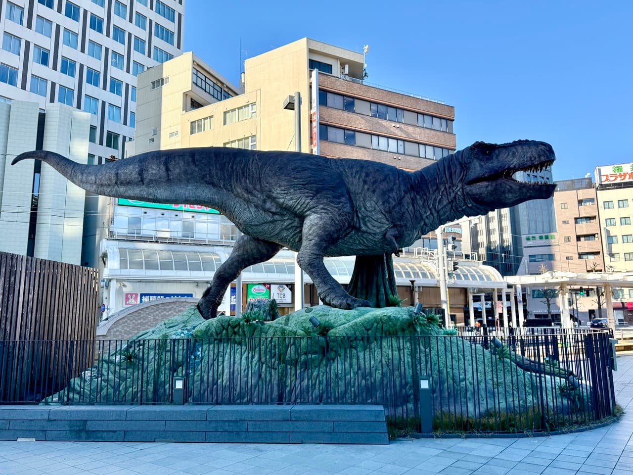 福井駅西口 恐竜広場